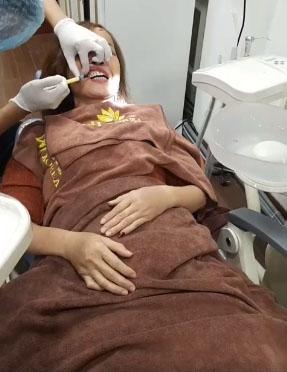 Chú rể 26 tự dành dụm tiền tặng vợ 62 tuổi quà 20/10 là kim cương-1