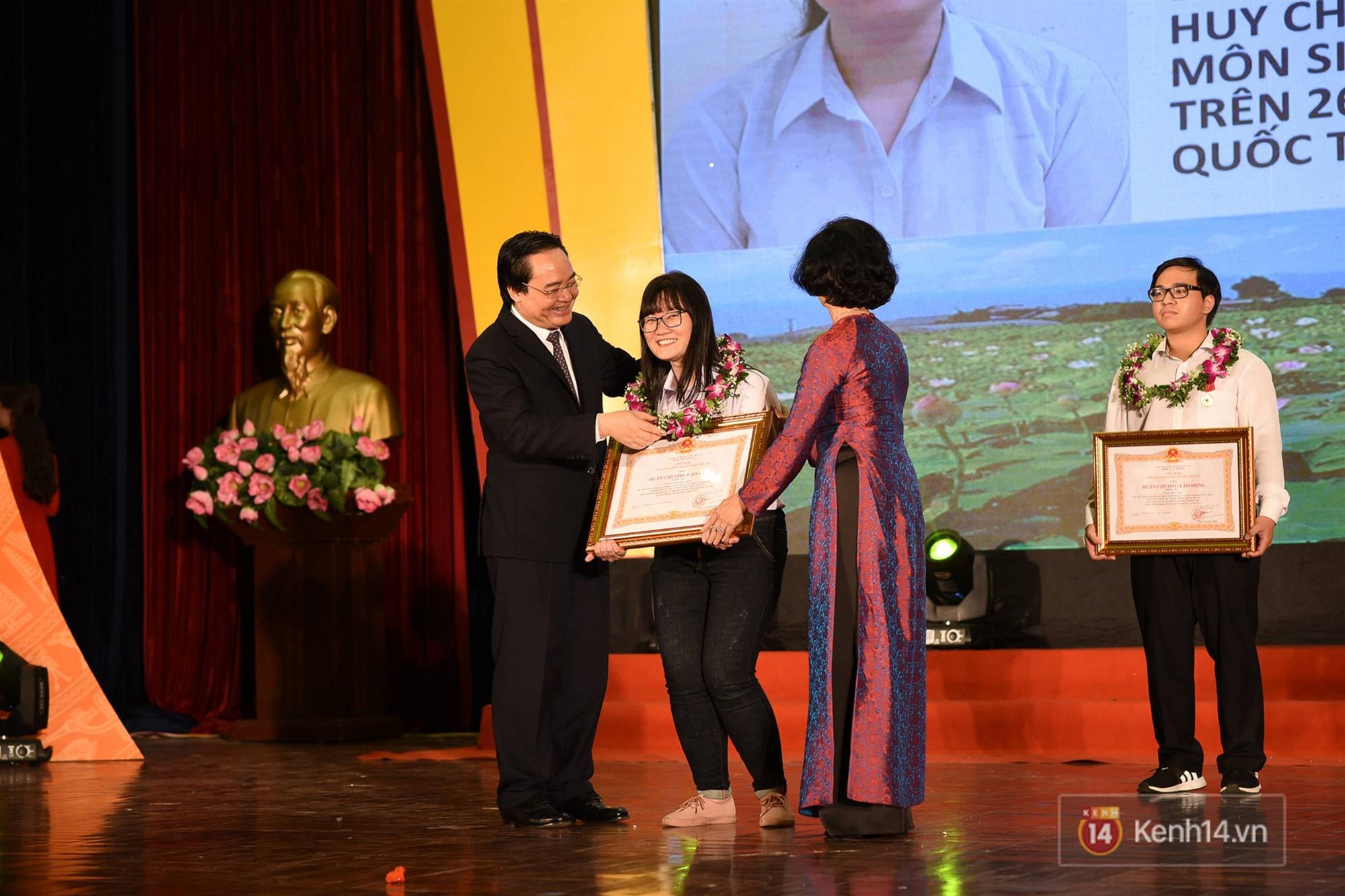 Nữ sinh 2000 giành HCV Olympic Sinh học Quốc tế, đạt kỷ lục thí sinh có điểm thi cao nhất thế giới: Ba lô đến trường nặng 8kg toàn là sách vở-3