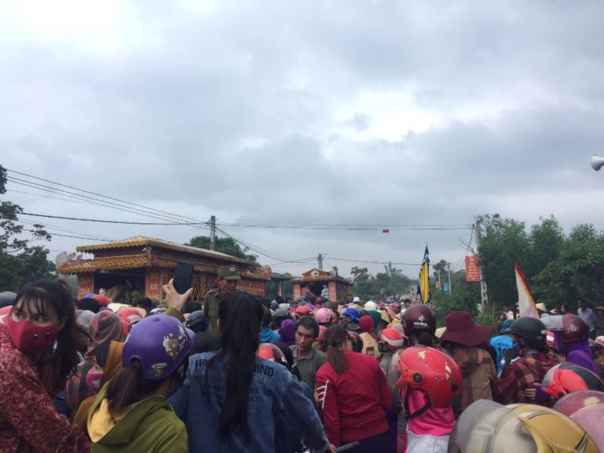 Nghẹn lòng đám tang 4 người trong gia đình treo cổ-1