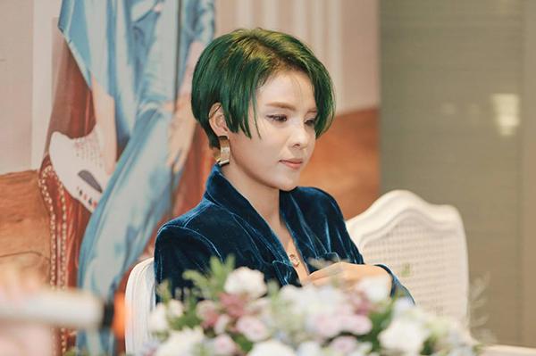 Vũ Cát Tường dính nghi vấn dao kéo bởi gương mặt như copy paste với Kỳ Duyên, Hồ Quỳnh Hương-2