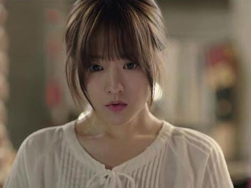 Bận chăm con nhỏ, người cũ liền chủ động chăm chồng hộ vợ và món quà sinh nhật để đời vợ tặng cho cô ả