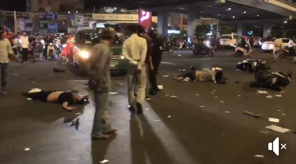 Nữ tài xế BMW tông 5 xe máy ở vòng xoay Sài Gòn, 1 người tử vong-5