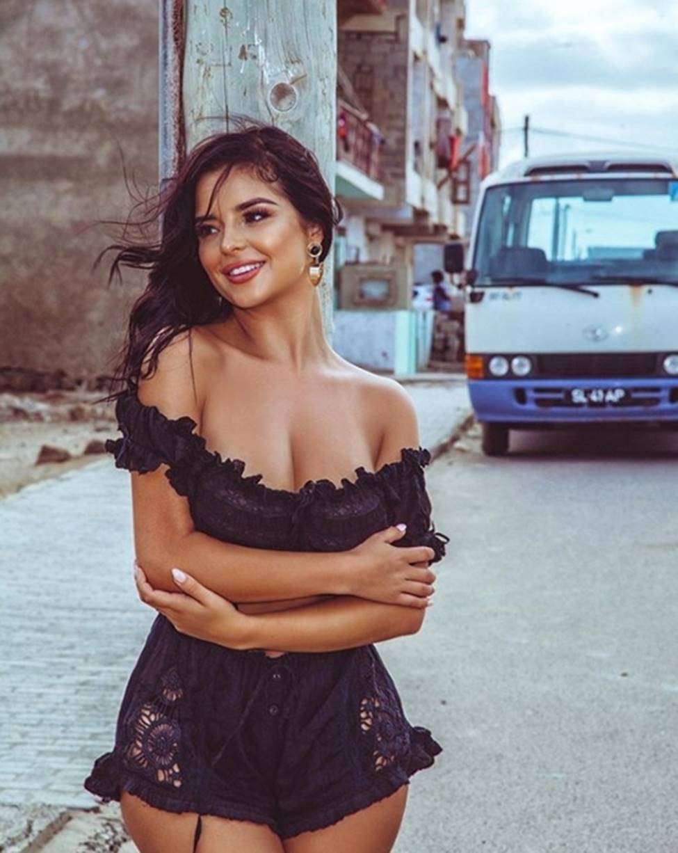 Muôn kiểu bikini dây mảnh như sắp đứt của mỹ nữ nấm lùn”-18