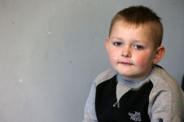 Con trai liên tục đau bụng nhưng bác sĩ nói táo bón, linh cảm của mẹ đã cứu sống con-1