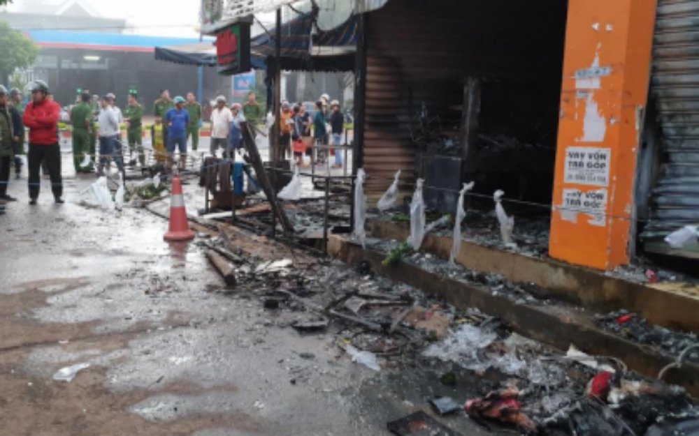 2 cô gái chết ngạt trong cửa hàng hoa bị thiêu rụi-2