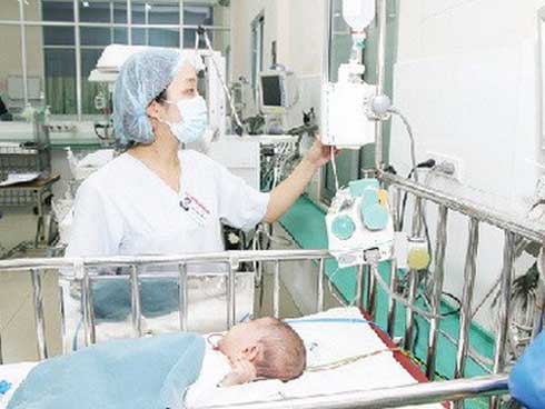 Vụ bé trai tử vong sau khi truyền dịch: Cảnh báo tình trạng cứ thích là truyền”-1