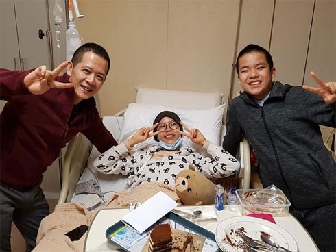 Đạo diễn ‘Những ngọn nến trong đêm’ mất 8 tỷ một năm chữa ung thư máu cho con