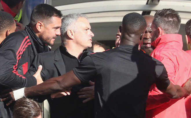 Đằng sau cú đúp kỳ diệu của Martial là một Mourinho vẫn đang lạc lối-1