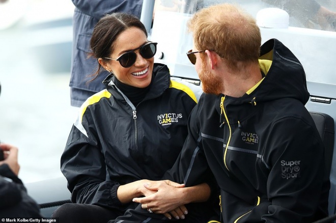 Hoàng tử Harry hé lộ Công nương Meghan Markle đang mang bầu bé gái?-3