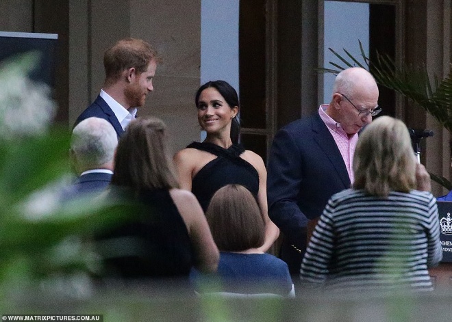 Hoàng tử Harry hé lộ Công nương Meghan Markle đang mang bầu bé gái?-5