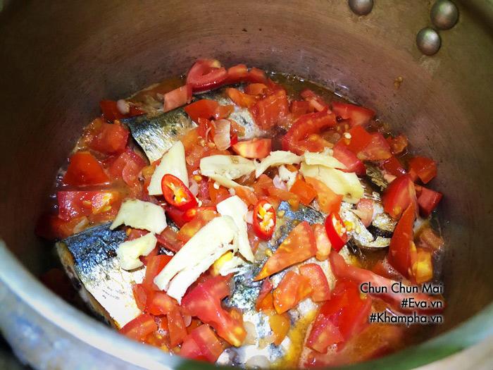 Cá bạc má kho cà chua đậm đà, béo ngậy chưa kịp ăn thêm nồi cơm đã hết veo-4