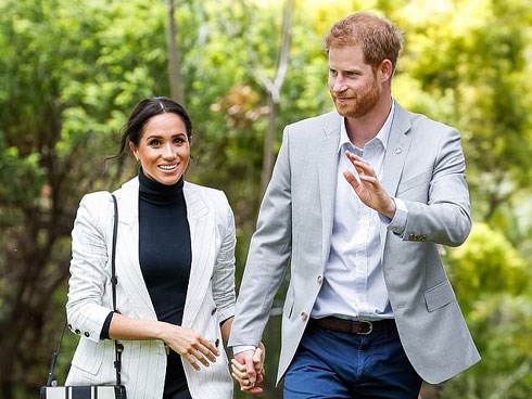 Hoàng tử Harry hé lộ Công nương Meghan Markle đang mang bầu bé gái?