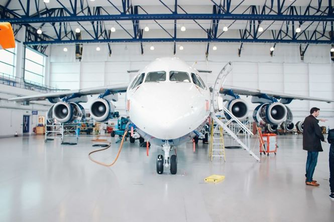 Trường học sang chảnh với sân bay và đội bay riêng-1