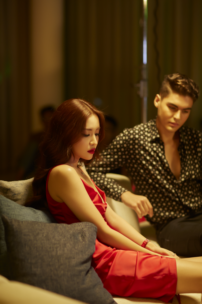 Bích Phương mạnh dạn tung hình ảnh bikini gợi cảm nhất trong sự nghiệp-5