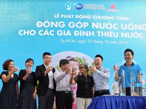 Người dùng chung sức mang nước sạch về quê nghèo