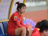 Nữ cầu thủ U19 Việt Nam khiến khán giả thốt lên: Chỉ là đá bóng thôi, có cần phải xinh vậy không?