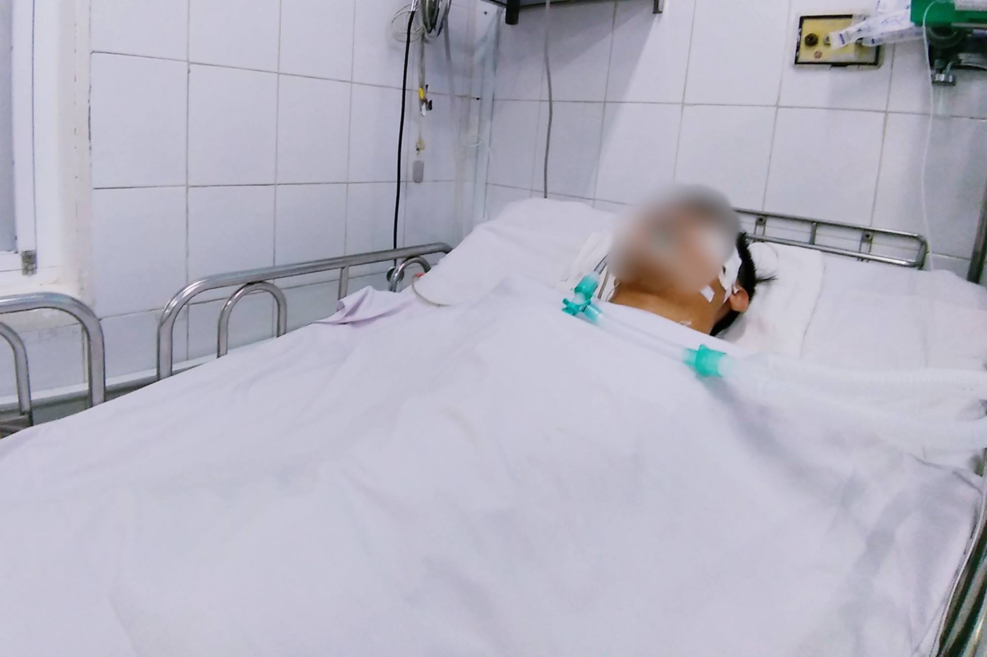 Mẹ của nạn nhân bị thương nặng trong vụ ô tô BMW đâm liên hoàn ở Sài Gòn: Con chỉ kịp thì thào với tôi vài câu-1
