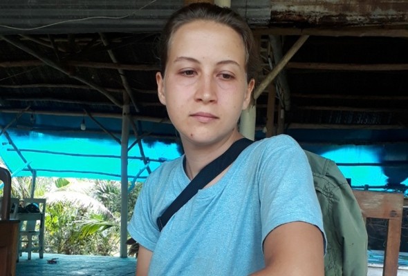 Cô gái Nga xinh đẹp và bạn trai đòi ở lại bệnh viện Phú Quốc, đi vệ sinh ngay tại phòng-2