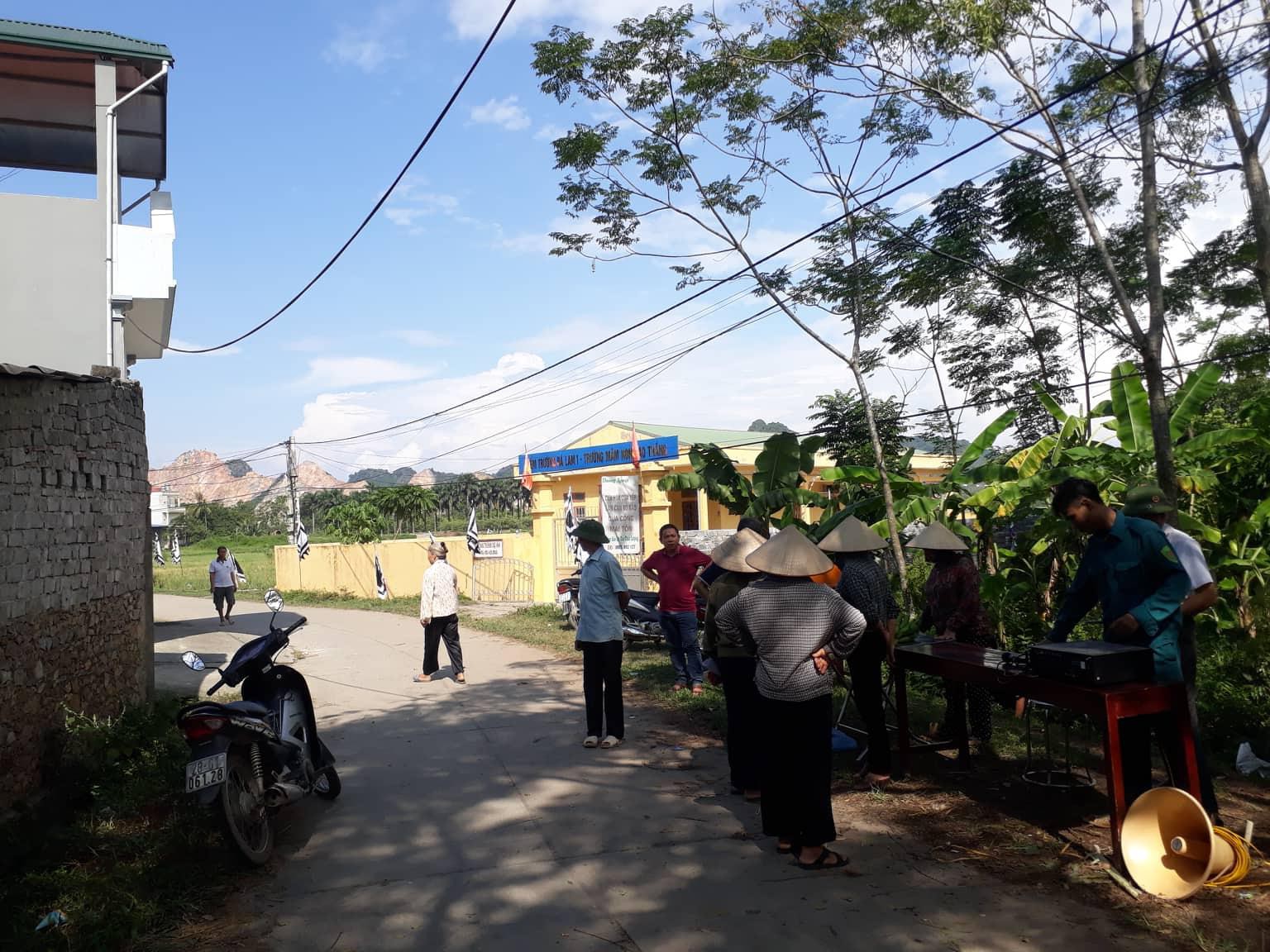 Hàng xóm nói về vụ gã đàn ông sát hại mẹ, khống chế con trai: Không thấy bà Hồng đâu, mọi người đi tìm thì phát hiện vệt máu kéo dài ra giếng-1