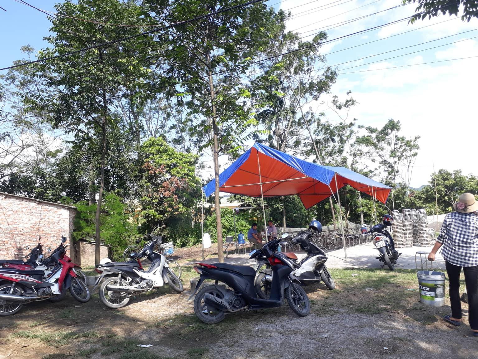 Hàng xóm nói về vụ gã đàn ông sát hại mẹ, khống chế con trai: Không thấy bà Hồng đâu, mọi người đi tìm thì phát hiện vệt máu kéo dài ra giếng-2