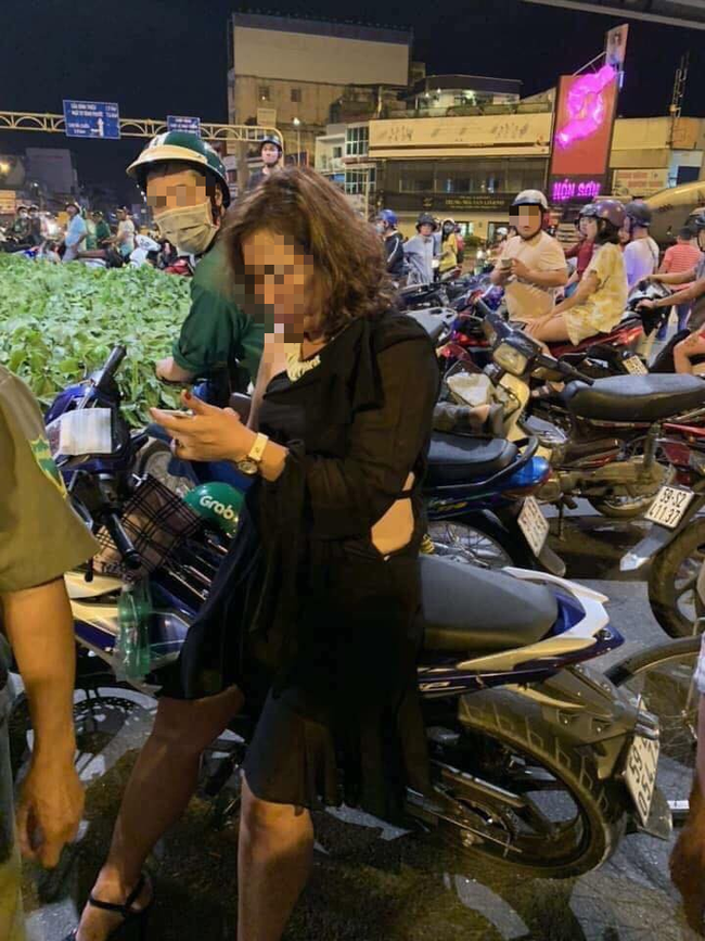 Clip và ảnh hiện trường vụ nữ tài xế gây tai nạn khiến 6 người thương vong ở Hàng Xanh-11