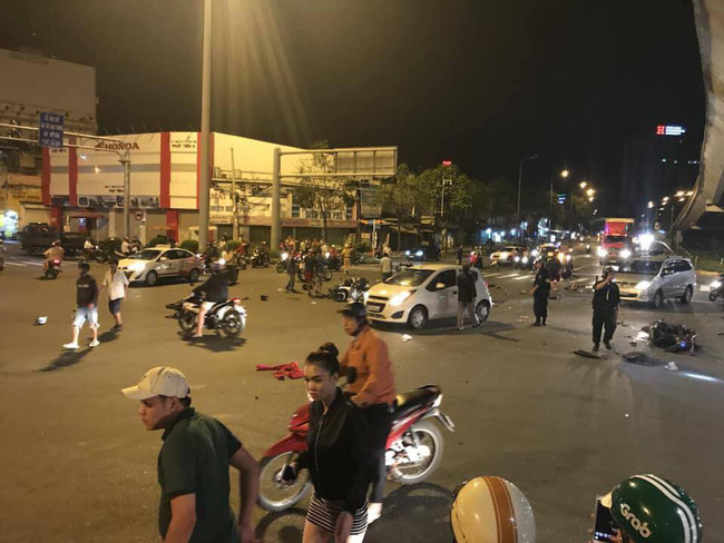 Clip và ảnh hiện trường vụ nữ tài xế gây tai nạn khiến 6 người thương vong ở Hàng Xanh-3