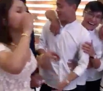 Cô dâu Nghệ An uống hết 8 chén rượu để nhận phong bì mừng cưới-1