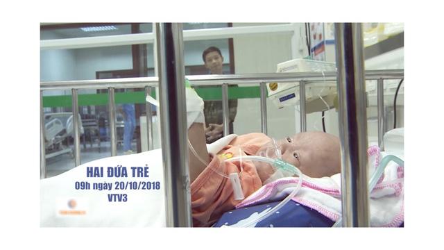 Phút đoàn tụ đẫm nước mắt của 2 con trai nạn nhân vụ cháy ở Đê La Thành-2