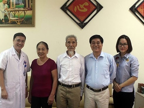 Chưa từng gặp ở Việt Nam: Người đàn ông mắc ung thư 48 năm nay vẫn sống khỏe mạnh