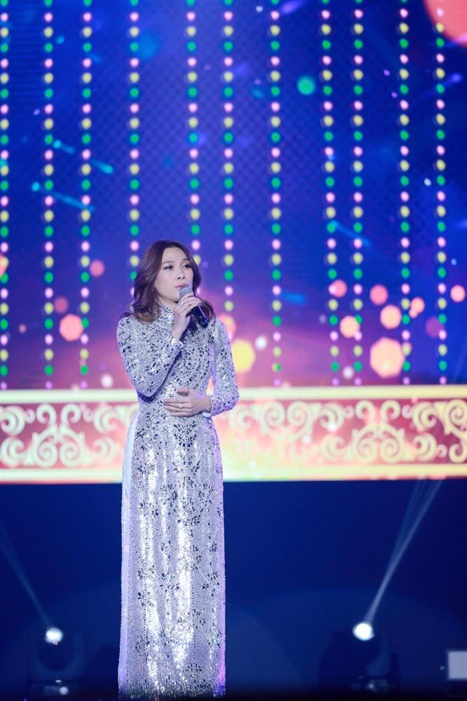 Hé lộ về chiếc áo dài lấp lánh tựa sao trời giúp chị đại Mỹ Tâm chiếm trọn tim khán giả Hàn Quốc-4