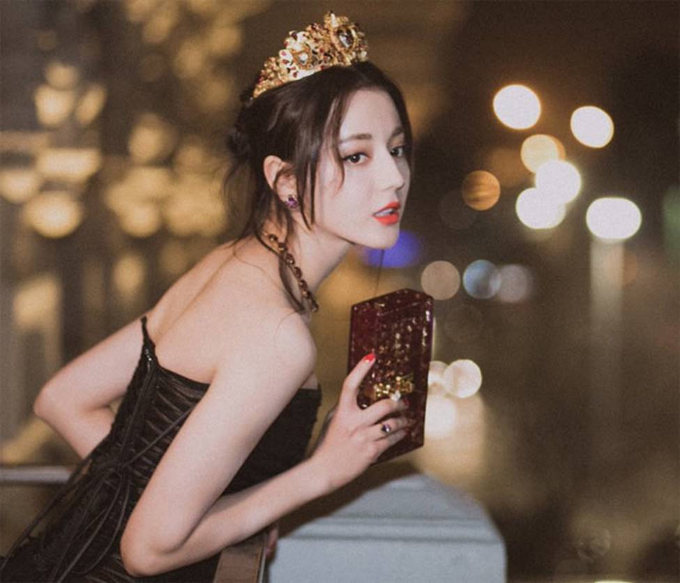 Cô gái có gương mặt đẹp nhất thế giới từng rắc rối vì bị nhiều đàn ông theo đuổi-16