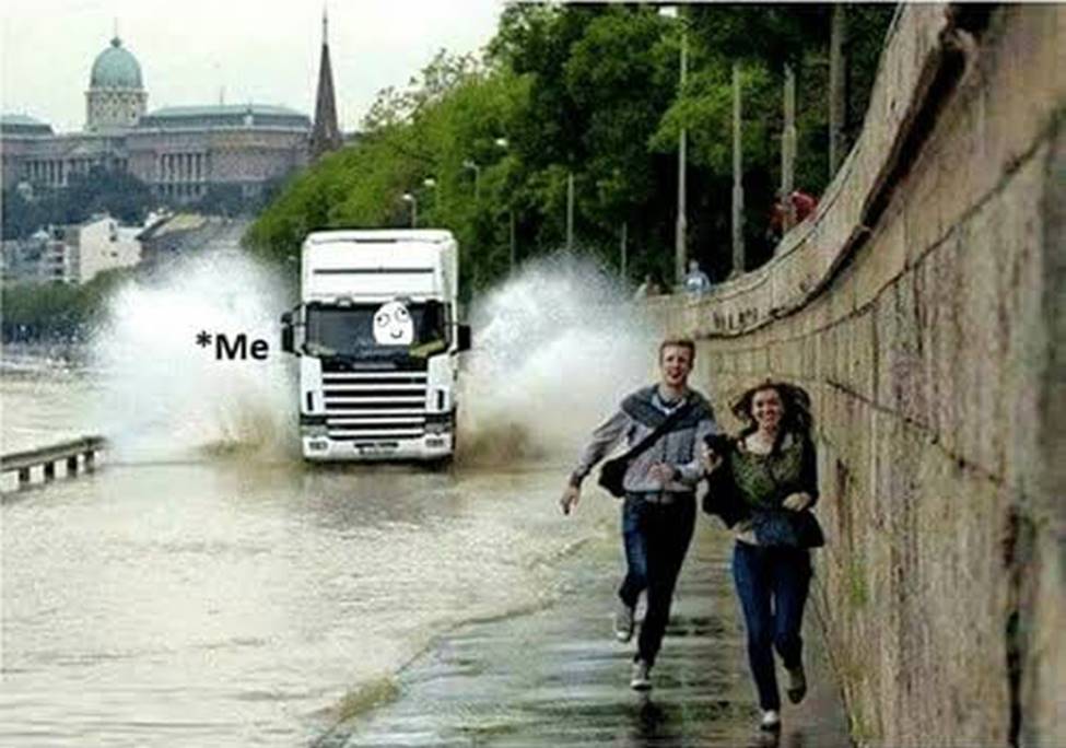 Mũ bảo hiểm có thể quên... nhưng bao cao su là phải nhớ-7