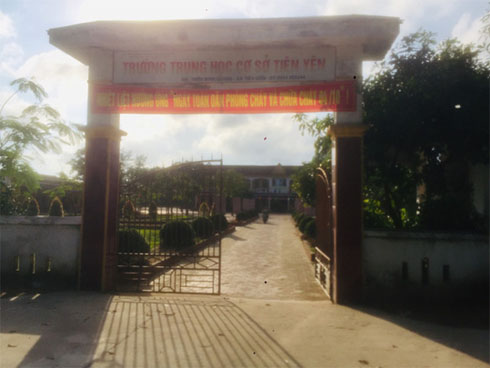 Mẹ đến trường bắt con, khiến cả trường hoang mang-1