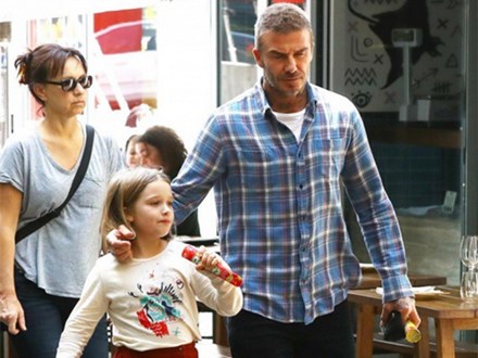 David Beckham mặt căng thẳng đưa bé Harper đi chơi sau khi nhà bị trộm đột nhập