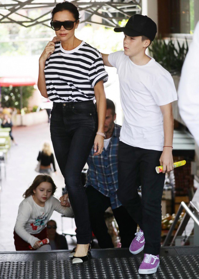 David Beckham mặt căng thẳng đưa bé Harper đi chơi sau khi nhà bị trộm đột nhập-2