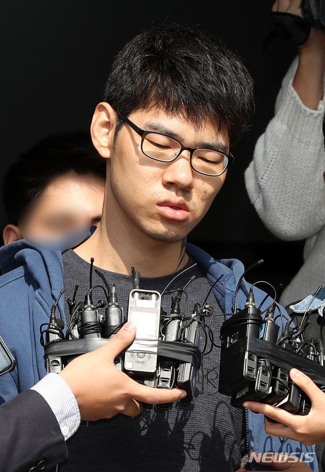 Hàn Quốc: Vụ án thanh niên trầm cảm sát hại nhân viên tiệm net gây phẫn nộ cộng đồng, nhận gần 900 nghìn chữ ký kêu gọi mức án cao nhất-1