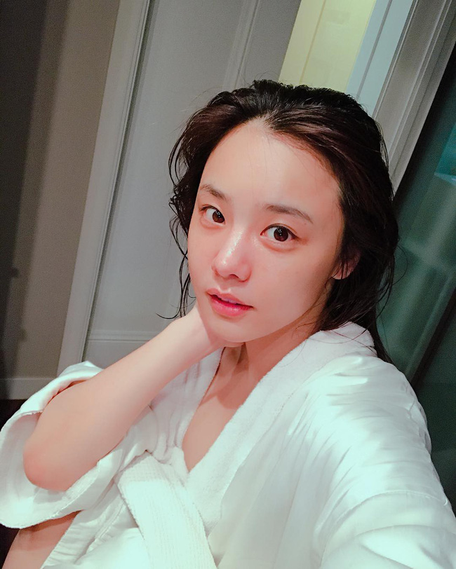 Chỉ cần thêm thứ này vào nước, thì chỉ rửa mặt thôi da cũng căng đét mịn màng-3