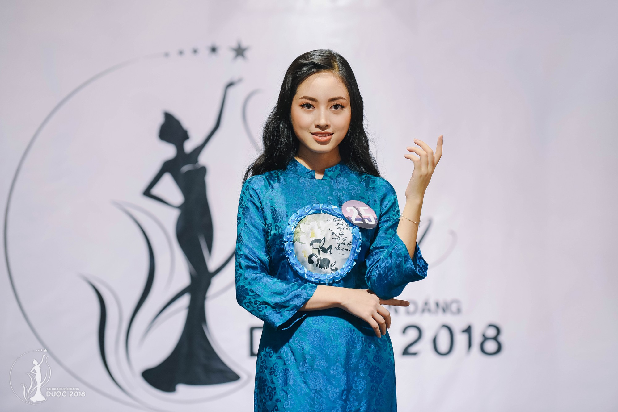 Ai bảo sinh viên Y Dược chỉ biết học, vào mà xem trường có 1 dàn con gái 10x chẳng những xinh mà còn đầy tài năng-6