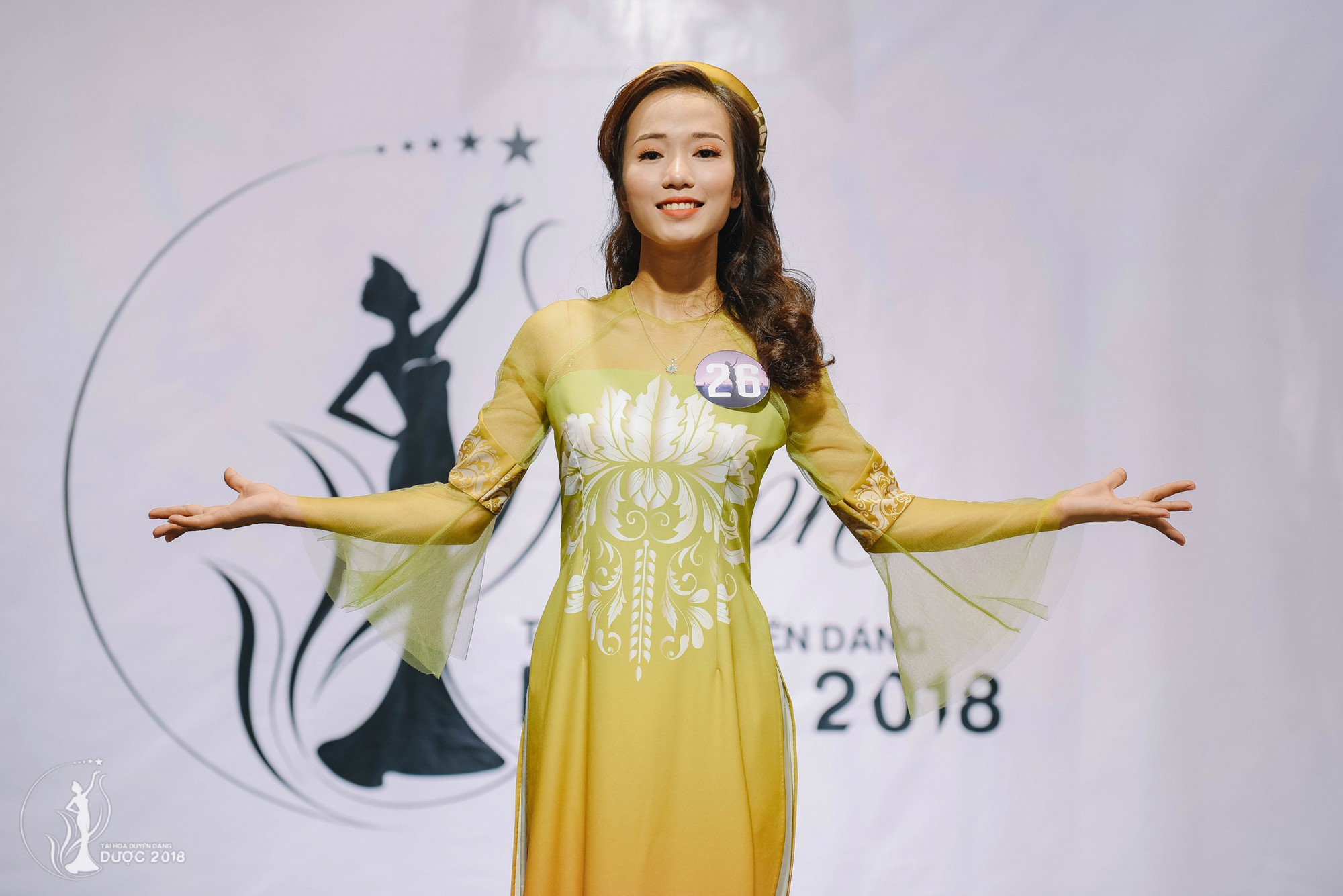 Ai bảo sinh viên Y Dược chỉ biết học, vào mà xem trường có 1 dàn con gái 10x chẳng những xinh mà còn đầy tài năng-7