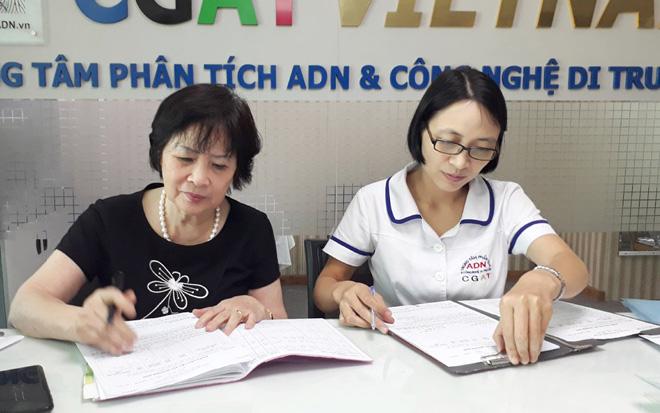 Khóc - cười ADN: Bí mật khủng khiếp sau khi xếp hàng chọn bố cho con-1