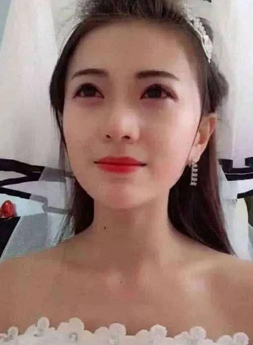 Cô dâu khóc nấc khi bắt quả tang chú rể thân mật với phù dâu-2