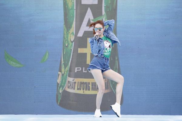 Ngoài chiếc cằm gây hốt hoảng, fan còn chú ý khuyết điểm này của Minh Hằng-9