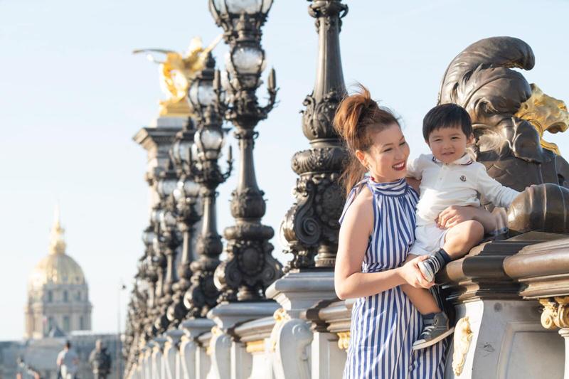 Phát sốt với loạt ảnh con trai Đan Trường ôm gấu, đeo cặp đi chơi: Mệt là lăn ra đất-8