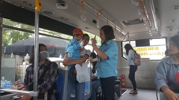 Màn kịch của người phụ nữ lam lũ khiến nhà xe ngỡ ngàng-1