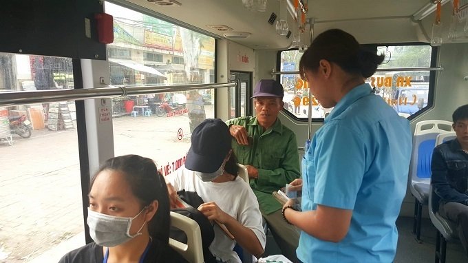 Màn kịch của người phụ nữ lam lũ khiến nhà xe ngỡ ngàng-2