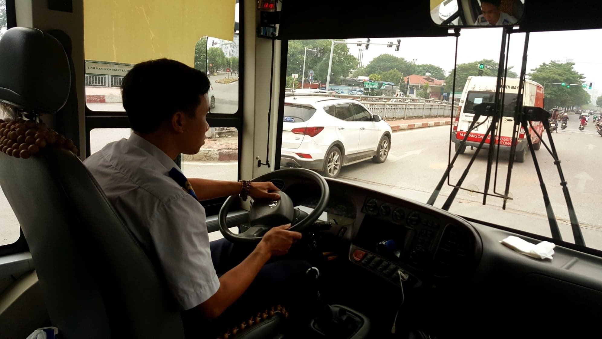 Màn kịch của người phụ nữ lam lũ khiến nhà xe ngỡ ngàng-3