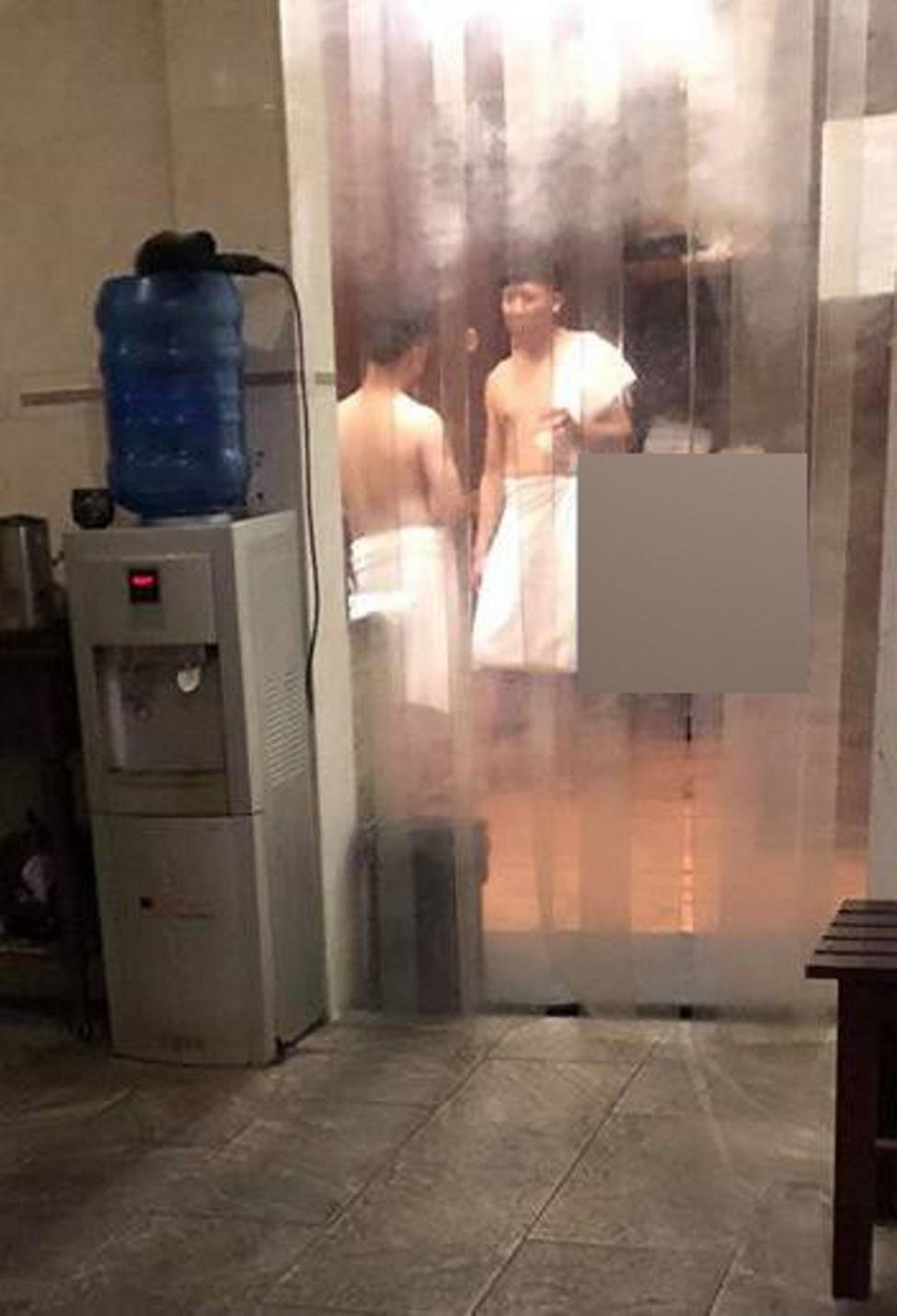 Loạt ảnh nhạy cảm khiến Trấn Thành dính thị phi về giới tính-1