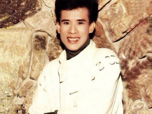 Người hâm mộ lao vào nhà gặp mặt giữa đêm khuya, Tuấn Vũ đang ngủ vẫn phải dậy tiếp khách!-3