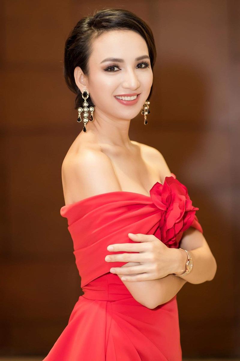 Ngọc Diễm trẻ như gái 20 sau khi cắt phăng mái tóc và phản ứng bất ngờ của con gái-10