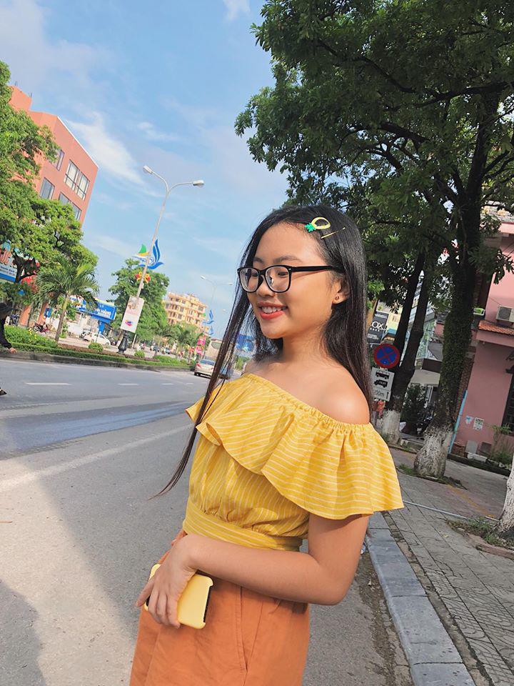 Phương Mỹ Chi mặc áo trễ vai gợi cảm, tạo dáng chất lừ khó nhận ra-3